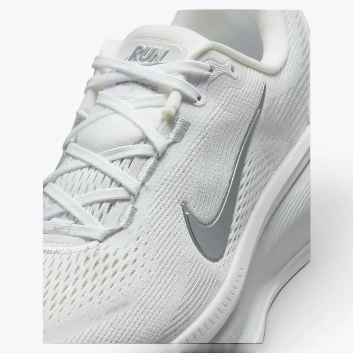 Nike Vomero 18 Running Shoes – White / Metallic Silver / Photon Dust HM6804-104
